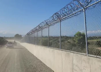 32.5 kilómetros de la verja fronteriza en Dajabón están concluidos, informa Defensa