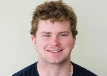 Joshua Riibe confirma que él y Sudiksha Konanki se besaron en la playa y que estuvieron a punto de ahogarse