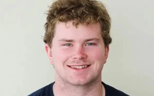 Joshua Riibe confirma que él y Sudiksha Konanki se besaron en la playa y que estuvieron a punto de ahogarse