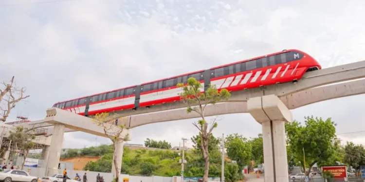 Monorriel de Santiago estará terminado a finales de año