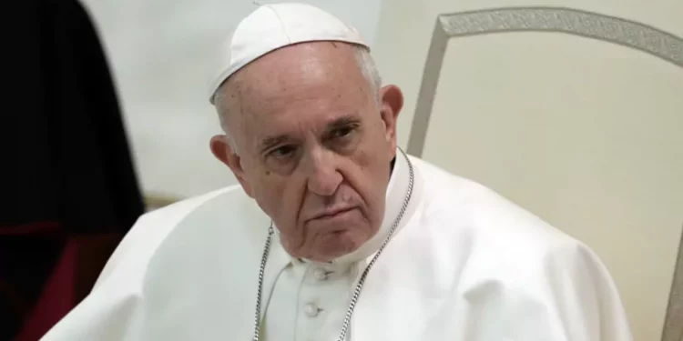El papa siente "el apoyo" de los fieles tras sus oraciones al cumplir 37 días ingresado