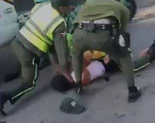 Hombre intentó agredir agentes de Digesett con arma blanca, según las autoridades