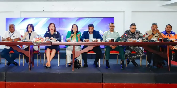 Autoridades dan seguimiento a la Mesa de Seguridad, Ciudadanía y Género en el municipio de Santiago.