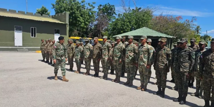 Comandante del Ejército supervisa tropas desplegadas en la frontera con Haití