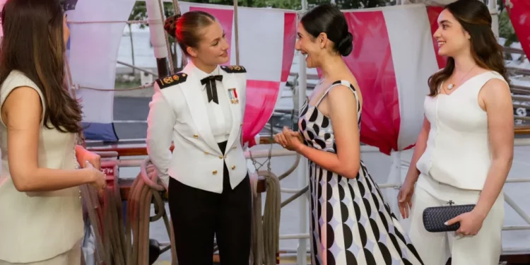 Raquel Arbaje se reúne con la princesa Leonor