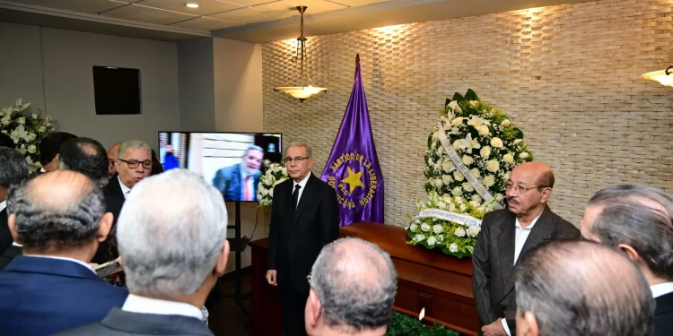 Danilo Medina y otros dirigentes del PLD rinden homenaje a Roberto Rodríguez Marchena en su despedida