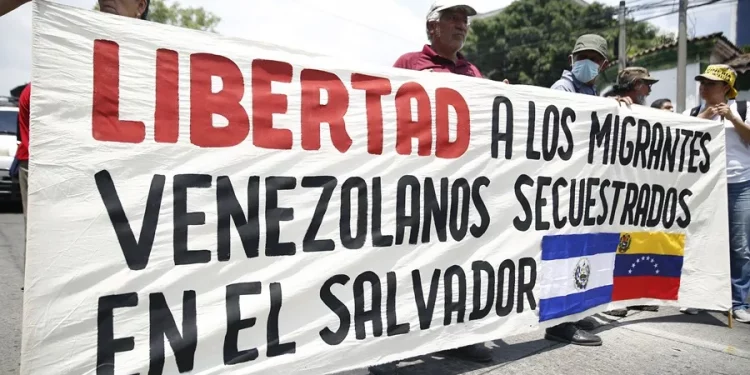 Maduro asegura estar listo para buscar a los migrantes venezolanos presos en El Salvador