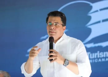 Ministro de Turismo anuncia entrega del nuevo malecón de Haina esta semana