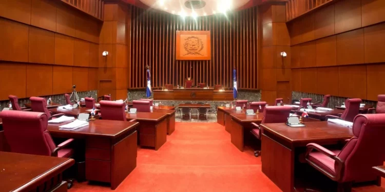 A pesar de llamado de Abinader, senadores retrasan aprobación de los códigos Penal y Laboral