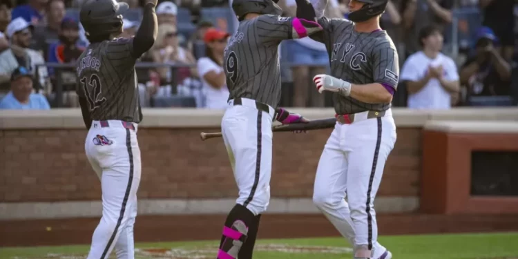 Alonso y Nimmo impulsan a los Mets sobre los Yankees, que pierden su sexto en línea