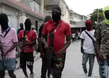 Haitianos deportados por financiar grupos criminales serán detenidos al llegar al país