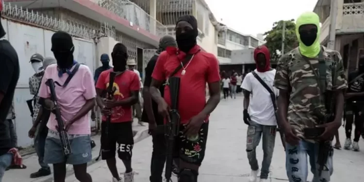 Haitianos deportados por financiar grupos criminales serán detenidos al llegar al país