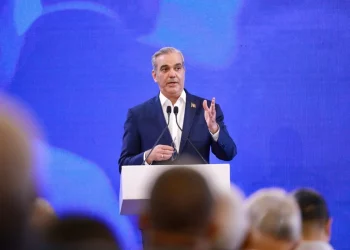 Abinader garantiza cobertura total de SeNaSa durante su mandato