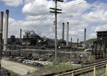 Un muerto, un desaparecido y 10 heridos en explosión de planta de acero en EE.UU.