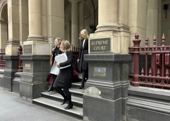 Abogado australiano se disculpa por dar argumentos falsos generados por AI en caso de asesinato