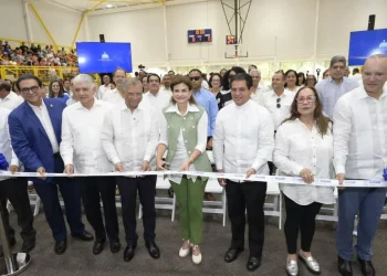 Vicepresidenta inaugura polideportivo en PUCMM de Santiago auspiciado por Banreservas