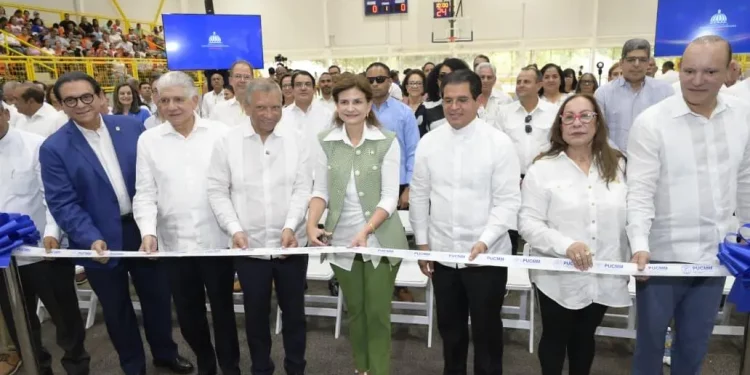 Vicepresidenta inaugura polideportivo en PUCMM de Santiago auspiciado por Banreservas