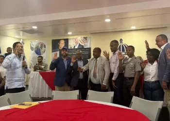 Kelvin Cruz juramenta a José Luis Mendoza