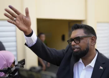 Presidente de Guyana asume 2do mandato en medio de transformación del país por riqueza petrolera