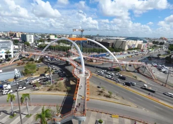 ¡Atención! Inicia aplicación de multas por giros indebidos en la avenida John F. Kennedy
