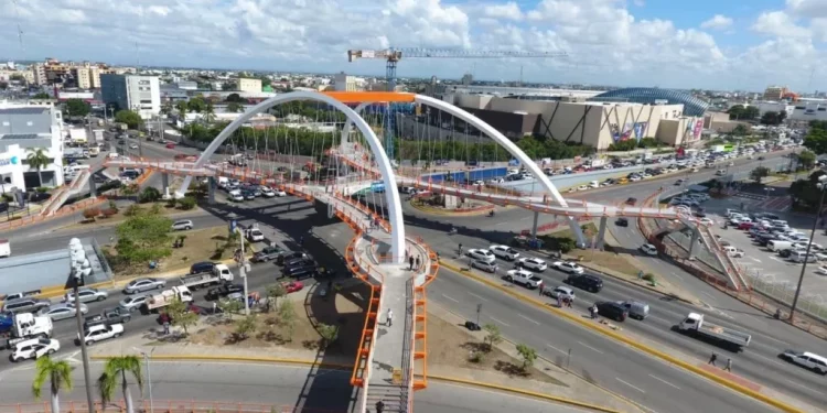 ¡Atención! Inicia aplicación de multas por giros indebidos en la avenida John F. Kennedy