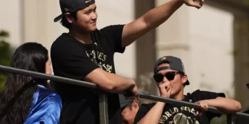 Dodgers celebran históricos títulos consecutivos de la Serie Mundial con desfile en Los Angeles