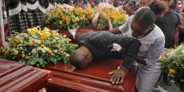 Ciudad del sur de Haití llora a quienes murieron por el impacto del huracán Melissa