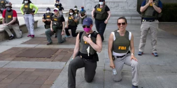 Doce agentes del FBI despedidos piden su retorno al trabajo