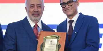 Trabajo reconoce trayectoria empresarial de Félix García en jornada “Tu Empleo Está Aquí” en Santiago