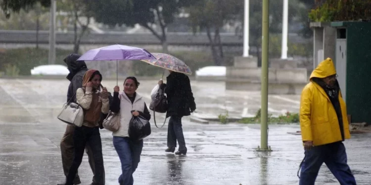 Pronostican lluvias aisladas para la tarde y noche de este viernes