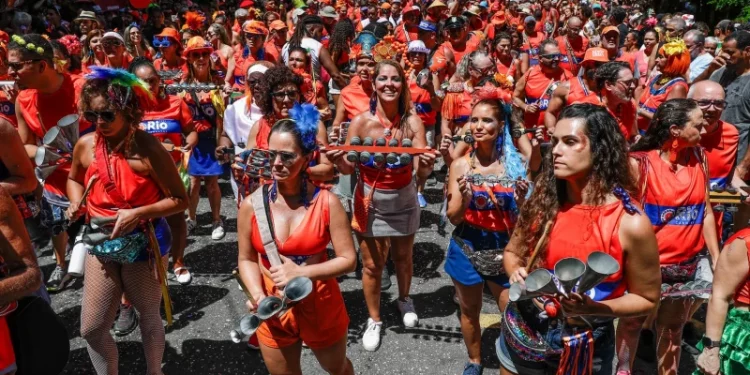 Las comparsas se toman Río de Janeiro a menos de un mes del Carnaval