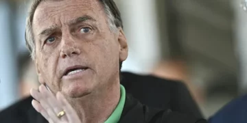 Bolsonaro es trasladado a un hospital tras sentirse mal en la cárcel