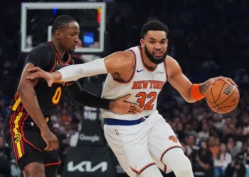 Towns y Brunson ayudan a Knicks a logra primer triunfo de los Playoffs
