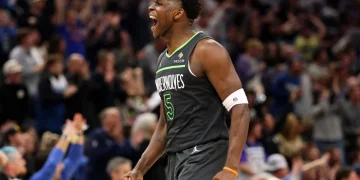 Edwards guía a los Wolves a la victoria sobre los Spurs para empatar la serie