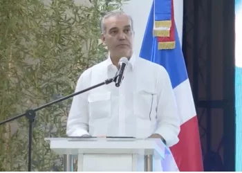 Presidente Abinader exige justicia y califica de "animal" a agente que mató a un joven en Herrera
