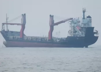 Irán anuncia que el estrecho de Ormuz permanecerá cerrado "hasta nuevo aviso"
