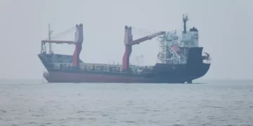 Irán anuncia que el estrecho de Ormuz permanecerá cerrado "hasta nuevo aviso"