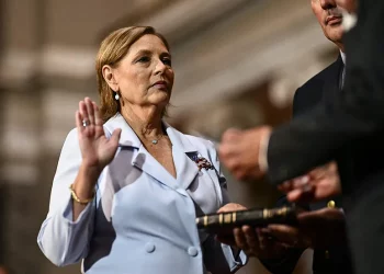 La hermana del fallecido Lindsey Graham se juramenta al Senado