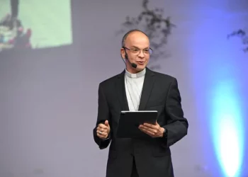 Episcopado llama ejercer periodismo ético ante auge inteligencia artificial