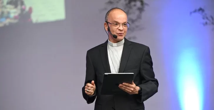 Episcopado llama ejercer periodismo ético ante auge inteligencia artificial
