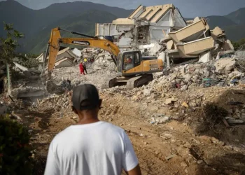 Venezuela ha retirado el 28% de los escombros tras dos meses de sismos, según Rodríguez