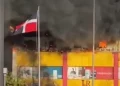 Incendio de gran magnitud consume sucursal de L&R Comercial en Las Américas