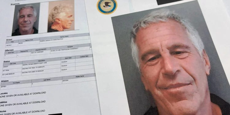 Investigación sobre Epstein revela informes de conducta sexual inapropiada en escuela de Michigan