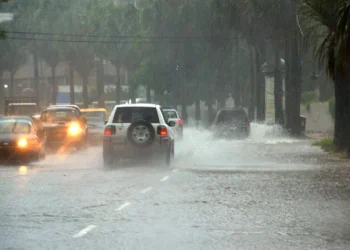 ALGUNOS AGUACEROS POR INCIDENCIA DE VAGUADA…TEMPERATURAS CALUROSAS