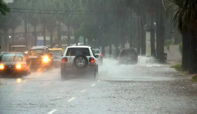 ALGUNOS AGUACEROS POR INCIDENCIA DE VAGUADA…TEMPERATURAS CALUROSAS