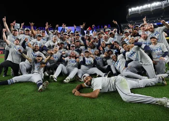 Los Tampa Bay Rays barren a los Yankees y avanzan a la Serie de Campeonato