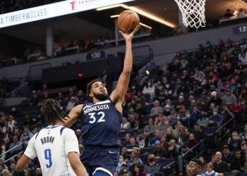 Karl Towns conduce triunfo de Minnesota sobre Dallas