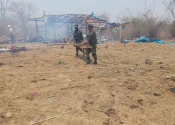 Ascienden a 165 los muertos, entre ellos 19 niños, por un bombardeo en Birmania