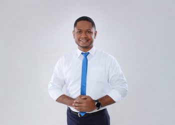 Frank Medina anuncia irá nueva vez por regiduría