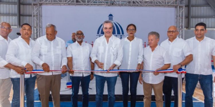 Abinader entrega obras deportivas en Higüey y La Romana